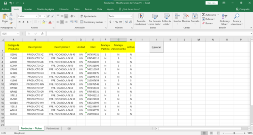 Hoja de cálculo de Excel con una tabla de productos. La tabla incluye columnas con títulos como "Código de Producto", "Descripción", "Unidad", "EAN", y "Maneja Vencimiento". Las celdas están organizadas con un esquema de colores que destaca la información crucial, como productos y estados activos. La interfaz está en español, con menús y opciones visibles en la parte superior. La estructura es clara y permite la modificación de datos de productos fácilmente.